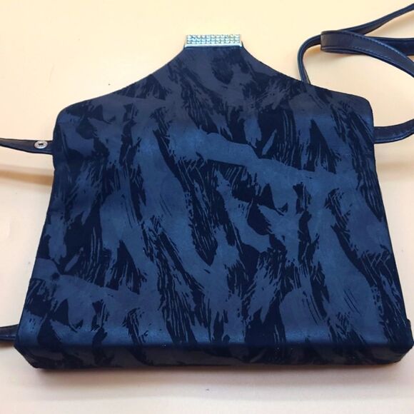 Authentic Gucci Crossbody Bag - Picture 5 of 13